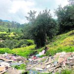 Hallan cuerpo de una mujer en Usme: esta es su identidad En horas de la tarde de este sábado un ciudadano que caminaba con sus perros en el parque Entrenubes quedó aterrado al ver el cuerpo de una mujer tendido al lado de una quebrada. La ciudadana tenía poca roca y sin signos vitales.