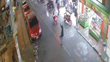 Homicidio de un hombre en Engativá quedó registrado en video Un ataque a bala causó terror entre los habitantes y dejó sin vida a un hombre en el barrio El Muelle (Engativá). El crimen se perpetró en la noche del miércoles 25 de septiembre.