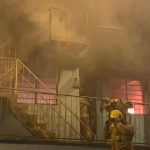 Incendio en una vivienda del barrio Las Colinas dejó una persona muerta y dos bomberos lesionados