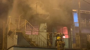 Incendio en una vivienda del barrio Las Colinas dejó una persona muerta y dos bomberos lesionados