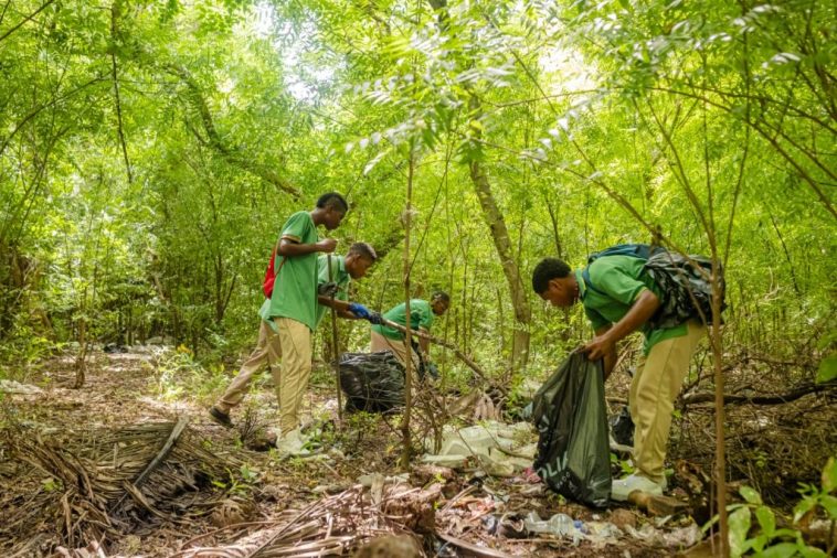 Jornada de Limpieza en la Orika: Veolia y el Consejo Comunitario de las Islas del Rosario Celebran con Sancocho Comunitario