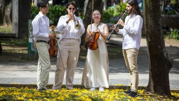 Joven colombiana tocará el violín que le pertenecía a Mozart en un festival de música clásica Estudiante de la Universidad Eafit y becaria de la prestigiosa fundación Iberacademy, Valentina Orozco tendrá la oportunidad única de tocar el violín original de Wolfgang Mozart en el marco del Festival Latino Mozart en Salzburgo, Austria.