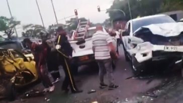 Jueves trágico para la movilidad: 3 muertos en 2 accidentes.1 uno comprometió 6 vehículos