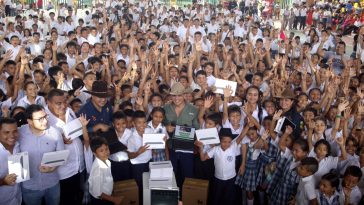 La verdadera revolución educativa comenzó en Casanare con la entrega de tabletas: Gobernador Ortiz Zorro