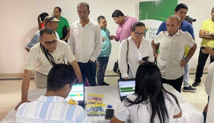 Los usuarios estaban a la expectativa de los negocios que se podían realizar