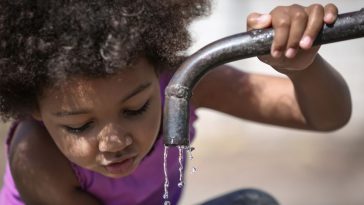 MinAmbiente anuncia medidas ante posible desabastecimiento de agua en Bogotá La ministra de Ambiente y Desarrollo Sostenible, Susana Muhamad, ha lanzado una alerta sobre la grave situación que enfrenta el embalse de Chuza, la principal fuente de abastecimiento de agua para la ciudad.