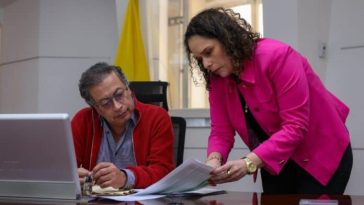 Gustavo Petro y María Constanza García reunidos en Casa de Nariño por el paro camionero