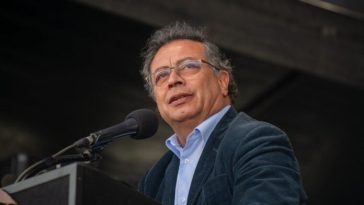 Presidente Gustavo Petro en un discurso en la Plaza de Bolívar