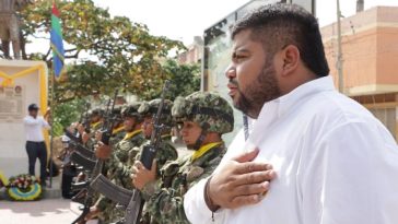 En una las ceremonias organizadas por el municipio de Maicao, aquí observamos al secretario de Gobierno, Kevin López Barros.