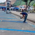 Sandoná implementa zonas azules en el parque principal para mejorar la movilidad