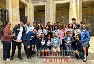 Senadora Sonia Bernal recibió en el Congreso a estudiantes de su colegio Camilo Torres de Aguazul