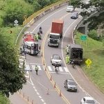 Un polizón falleció tras caer de un tractocamión en la vía de Pacífico Tres