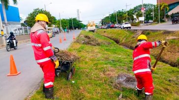 Veolia realiza permanente limpieza de más de 50km de canales de drenaje pluvial