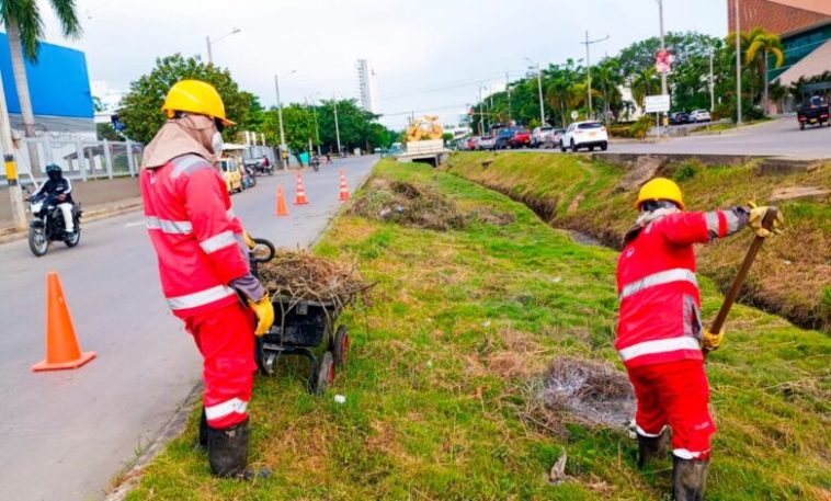 Veolia realiza permanente limpieza de más de 50km de canales de drenaje pluvial