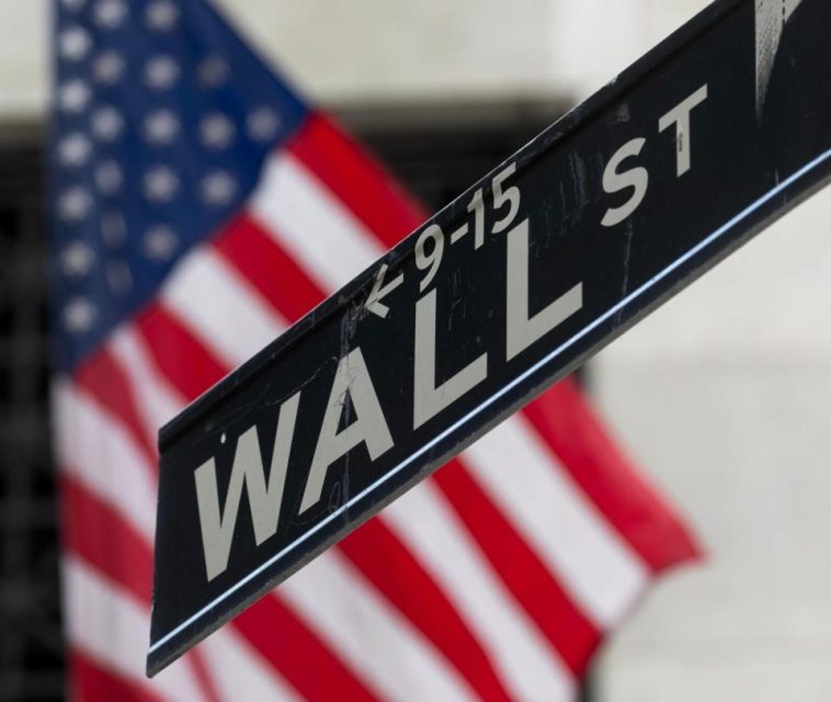 Wall Street cierra en rojo una sesión volátil, el Dow Jones bajó 0,2 %