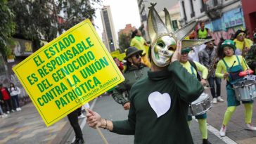 Así se vivió la marcha de familiares e integrantes de la Unión Patriótica en conmemoración de las víctimas del genocidio contra el partido