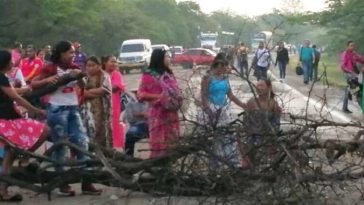 El bloqueo ha traído dificultades, porque los camioneros también vienen a imponer su ley.