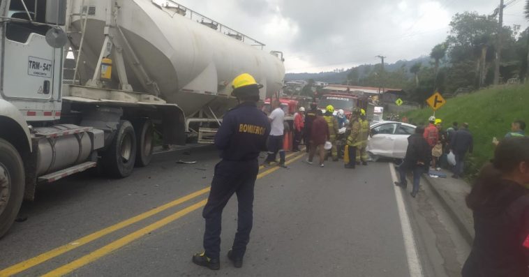 Choque de vehículo y tractocamión en Maltería dejó un lesionado