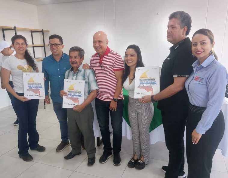 Cien familias en Norte de Santander y Putumayo reciben títulos de propiedad gracias a la Superintendencia de Notariado y Registro