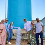 Las autoridades de La Guajira junto al viceministro de Aguas en la inauguración del centro de producción.