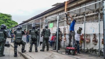 Desalojo de invasores en Mercado Viejo en Riohacha