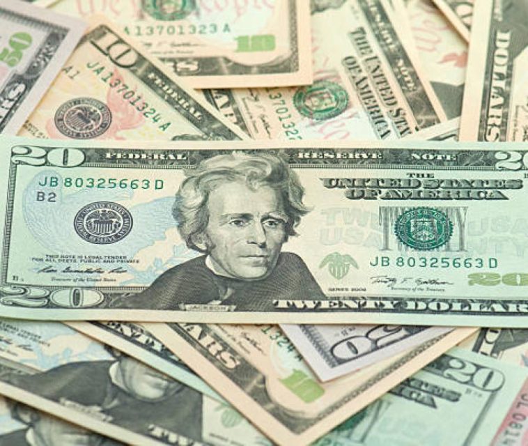 Dólar sube este martes y supera la barrera de los $4.200