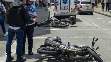 Dos hermanas fueron atropelladas en el Centro, tras colisión de dos motos