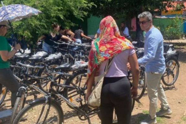 Entrega de 40 bicicletas a mujeres firmantes de Paz en Pondores