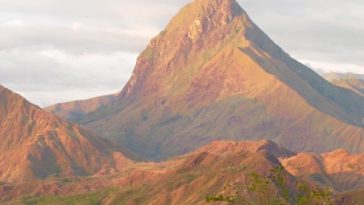 El valle del río Patía, bañado por el río de su mismo nombre, es un enclave seco que forma parte de los valles longitudinales interandinos colombianos, ubicado en los departamentos de Cauca y Nariño.