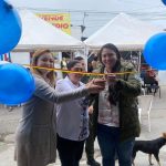 En la fotografía se puede ver a 3 mujeres, entre ellas la fiscal del municipio cortando la cinta para inaugurar el punto de atención