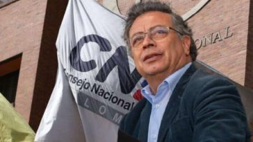 Gustavo Petro y sede del Consejo Nacional Electoral