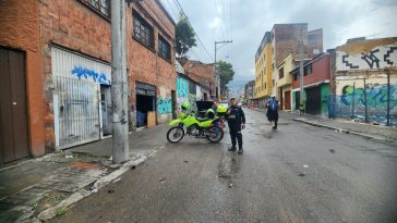 Homicidio de Henry dentro de un taller de latonería en Santa Fe Q’HUBO pudo conocer que eran alrededor de las 10 de la mañana de este sábado, cuando Henry González Ballén fue asesinado.