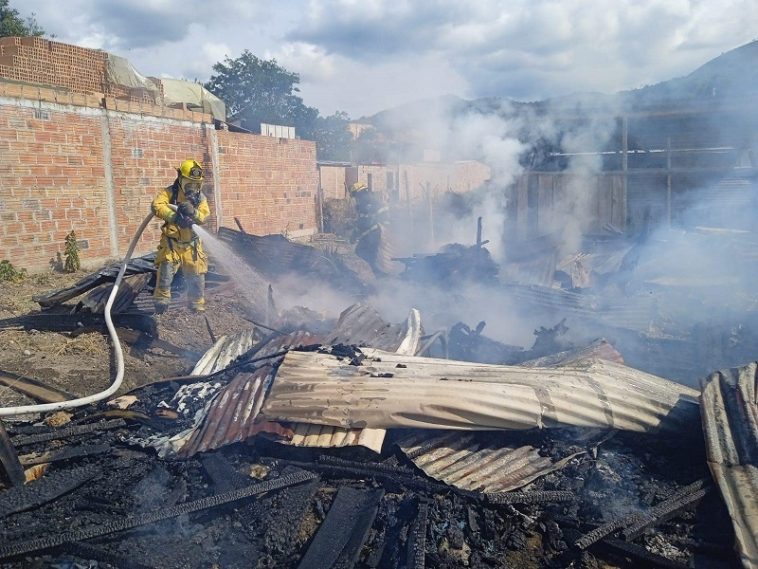 Incendio en Pitalito consumió la vivienda de un adulto mayor  