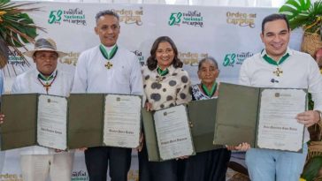 Los homenajeados en el año 2024 con la Orden del Carbón Jairo Fuentes Epieyu, Blaster Pérez Reales, Orlanis María Figueroa, Malta Carrillo Acosta, e Iván Mauricio Soto Balan.