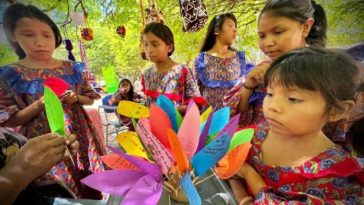 Niños estudiantes de la Institución Educativa Isabelita Tejada #3 del municipio de Maicao en La Guajira, se comprometieron a proteger la biodiversidad