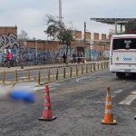 Nuevos detalles sobre muerte de ciclista en accidente de tránsito en Soacha "El muchacho estaba bien vestido, parecía que iba a trabajar. Nos dio mucha tristeza verlo": así relataron algunos testigos el estado en el que se encontraba el joven ciclista luego de ser arrollado por un bus.