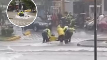 Motorizado arrastrado por arroyo en Barranquilla.