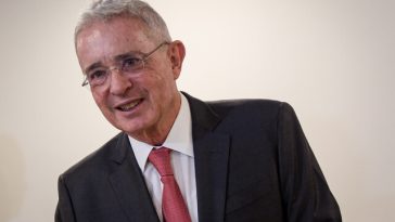 Procuraduría pide garantías para Uribe tras tutela presentada por su defensa Según la defensa del expresidente Álvaro Uribe, hubo vulneración de sus derechos en el marco de la investigación que enfrenta por soborno a testigos y fraude procesal.