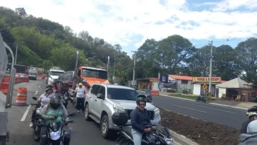 Protestas de comunidad bloquean doble calzada Fusagasugá  Bogotá