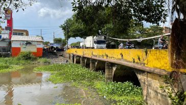 Restringen tráfico pesado por el puente de la Avenida Bicentenario