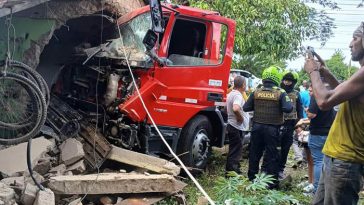 Tractocamión sin frenos arrolló y mató a vendedor ambulante