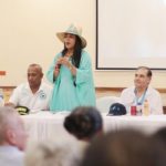 El evento se desarrolló en el auditorio de la Institución Educativa Eusebio Septimio Mary de Manaure. La senadora Martha Peralta interviniendo.