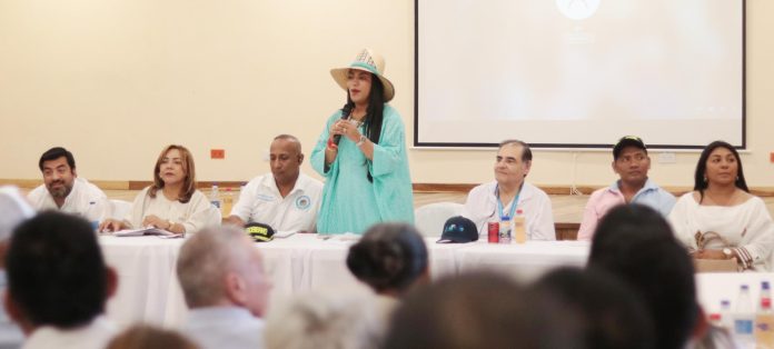 El evento se desarrolló en el auditorio de la Institución Educativa Eusebio Septimio Mary de Manaure. La senadora Martha Peralta interviniendo.