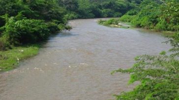 La represa del río Ranchería está descargando agua y esta estaría afectando a las familias que habitan en la rivera de los ríos.