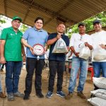 Alcaldía dota de kits agropecuarios a campesinos