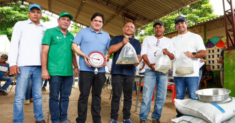 Campesinos de Santa Clara y Morindó recibieron kits agropecuarios