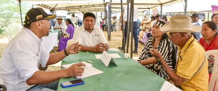 Un dialogo buscando los puntos de acuerdo para ir acabando los conflictos internos que resultan afectando a la empresa y por ende la economía de La Guajira y el país.