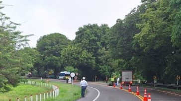 Choque entre motocicleta y camión deja un fallecido y un herido en la vía Honda-La Dorada