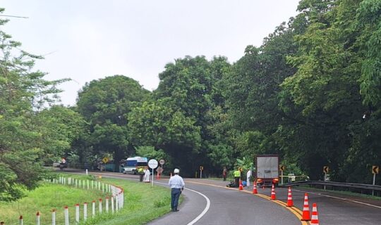 Choque entre motocicleta y camión deja un fallecido y un herido en la vía Honda-La Dorada