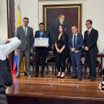 Churo Díaz Condecorado En El Congreso De La República Por La Comunidad Internacional De Comunicaciones